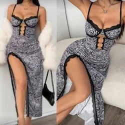 Vestido estilo lencero estampado de cebra con detalles de encaje y abertura
