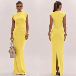 Vestido largo color amarillo abertura detras