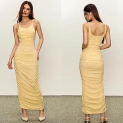 Vestido largo color amarillo fruncido ajustado al cuerpo
