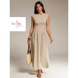 Vestido largo color beige plisado.