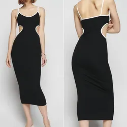 Vestido negro detalles en blanco aberturas a los lados
