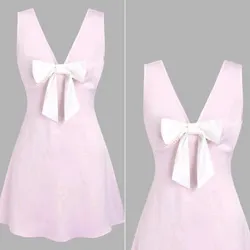 Vestido satinado color rosa con lazo blanco estilo princesa