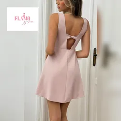 Vestido tono rosa pastel con lazo pequeño detrás