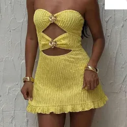 Vestido veraniego color amarillo con detalles dorados