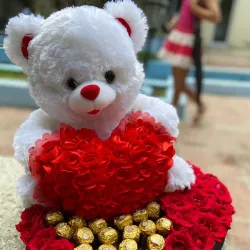 Peluche con rosas y bombones