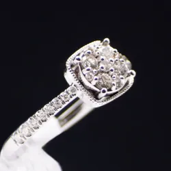 Anillo 10k de Diamantes Naturales 