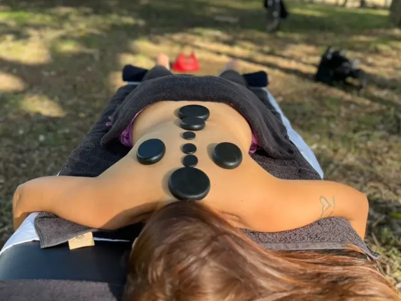 Masaje piedras calientes