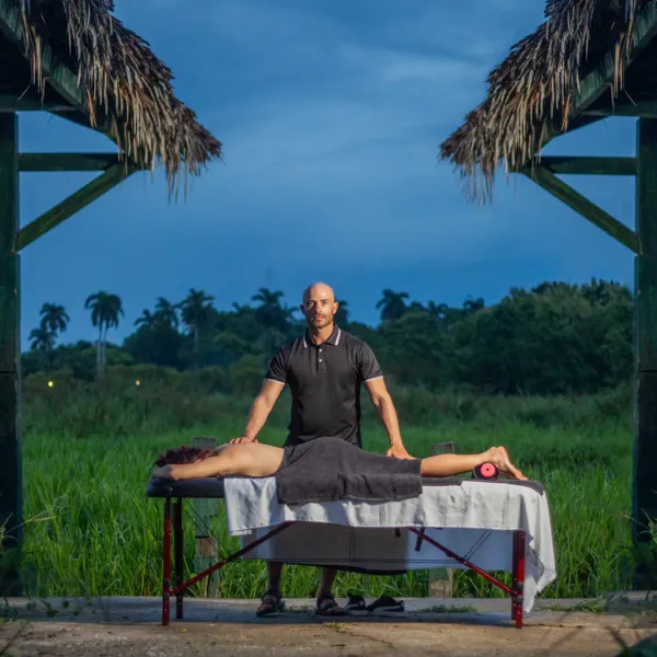 Con más de 12 años de experiencia, trabajamos para brindarle al cliente una experiencia única, logrando que cada masaje sea especial y personalizado.