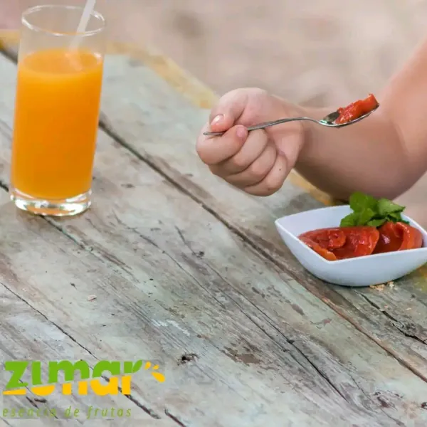 Zumar es una frutería, dónde se produce y comercializa derivados de las frutas y de la caña. Propone además la estación de las frutas para vivir la experiencia directamente. Es el placer de degustar un rico zumo artesanal.