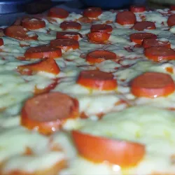 Pizza familiar con salchicha