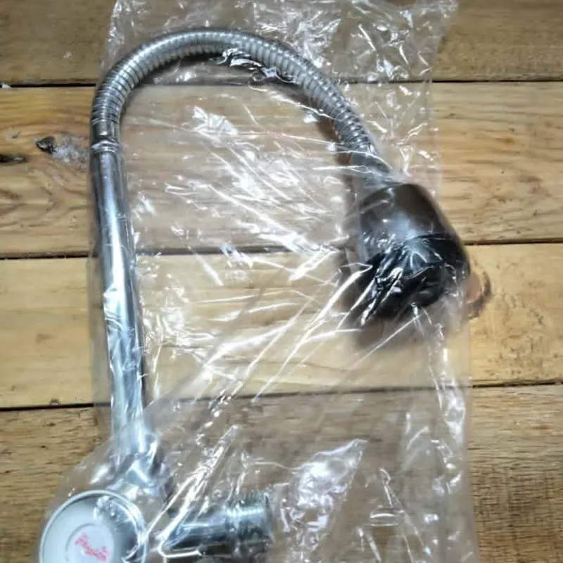 Llave para fregadero (va a la pared ) Cuello ganso flexible 