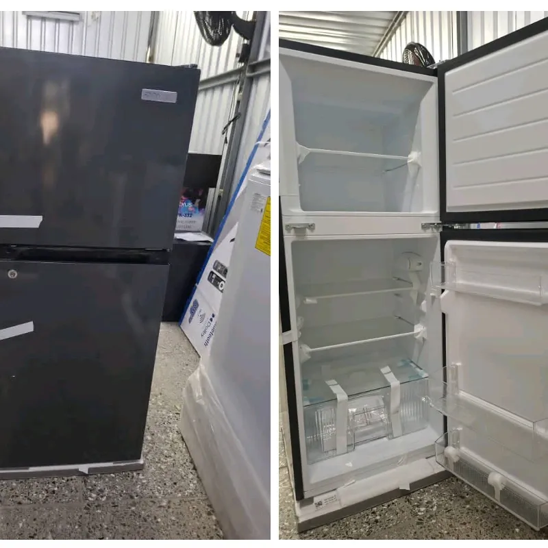 Minibar Royal de dos puertas 156 lt con Luz led y control análogo en 290 usd