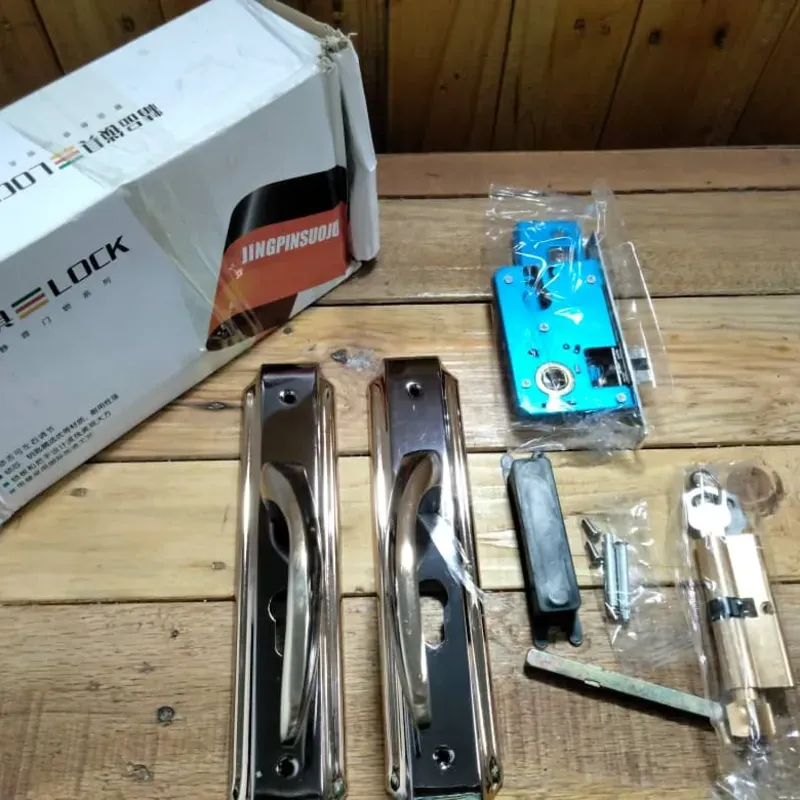 Picaporte con todos sus accesorios para la instalación viene con 3 llaves 