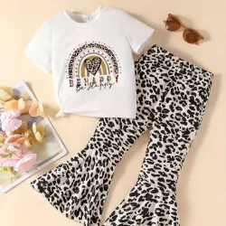 Camiseta de Manga Corta con Estampado Floral & Pantalones Acampanados con Estampado de Leopardo 