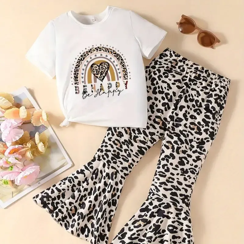 Camiseta de Manga Corta con Estampado Floral & Pantalones Acampanados con Estampado de Leopardo 