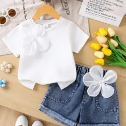 camiseta de manga corta moderna y dulce  y pantalones cortos de mezclilla