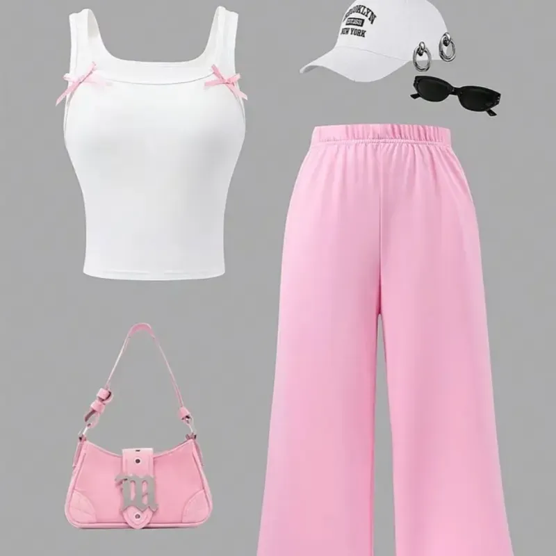 Camiseta y pantalones rectos 