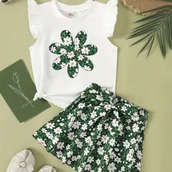 Conjunto de top sin mangas y pantalones cortos con estampado floral verde