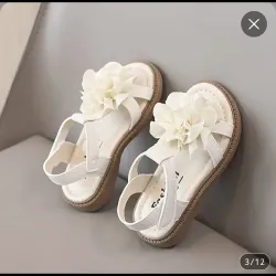 Par de Sandalias Planas con Flores en 3D para Niñas 