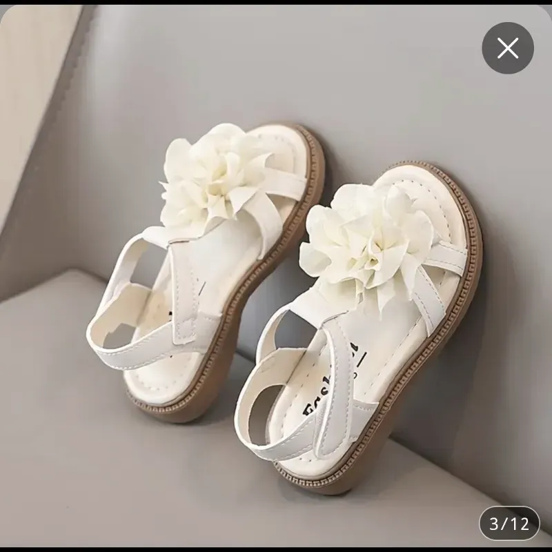Par de Sandalias Planas con Flores en 3D para Niñas 