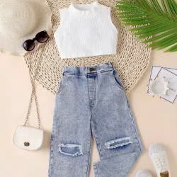 Top Corto y Pantalon de Mezclilla Rasgado