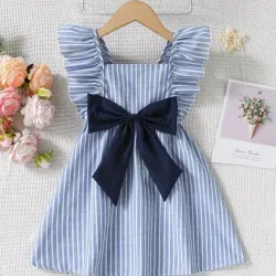 Un vestido de verano sin mangas con un lazo .