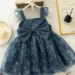 Vestido con lentejuelas estrelladas y lazo