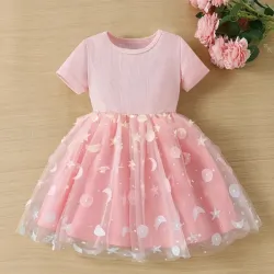 Vestido de manga corta rosa para niñas con falda de malla de estrella y luna 
