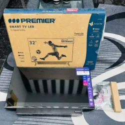 smart TV PREMIER 32" con barra de sonido incluida y soporte a la pared