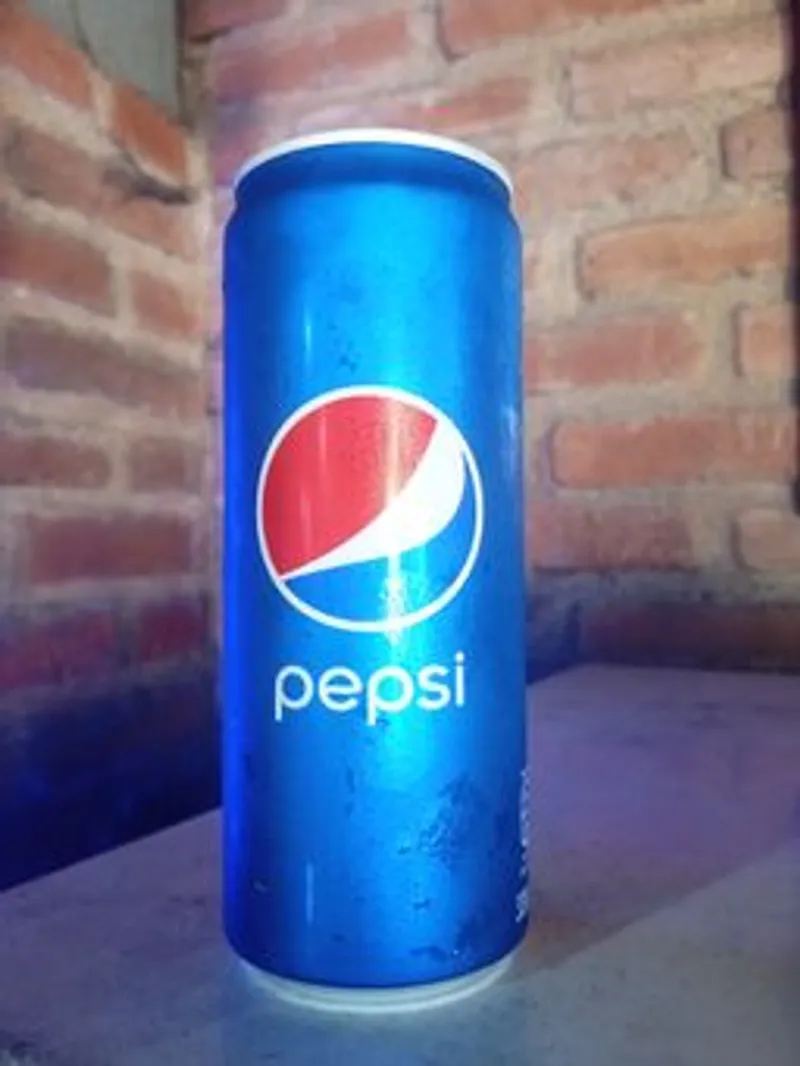 Refresco de lata Pepsi
