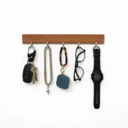 COLGADOR DE PARED CON GANCHOS