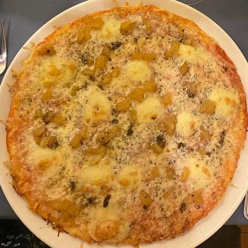 Pizza Habana club 🍕🍍🥃🧀⭐