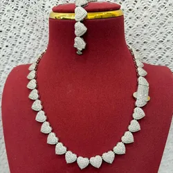 Juego de Gargantilla y manilla de corazones 