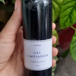 Gel facial de carbón activado 🖤