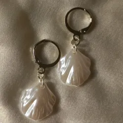 Aretes de conchas perladas