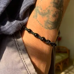 Pulsera tejida con onix negro