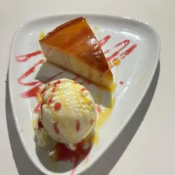 Flan con helado