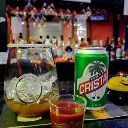 Michelada con cerveza Cristal