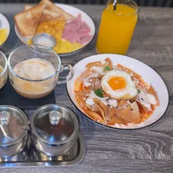 Chilaquiles en salsa roja