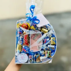 CAJA CON CHUCHES EN FORMA DE LETRA