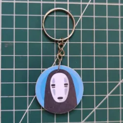 LLAVERO DE MADERA SIN CARA STUDIO GHIBLI