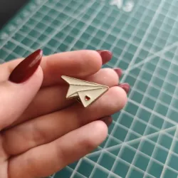 PIN AVIÓN DE PAPEL