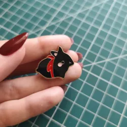 PIN CONEJO NEGRO CON CINTA ROJA