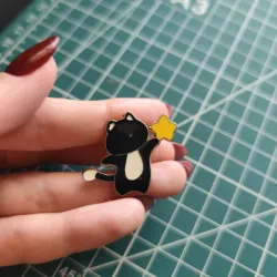 PIN GATITO NEGRO CON ESTRELLA