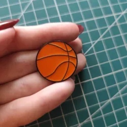 PIN PELOTA DE BASKET