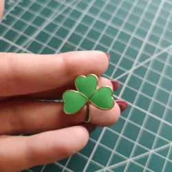 PIN TREBOL VERDE