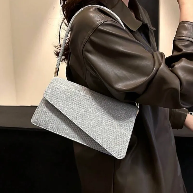 Cartera Plateada Elegante