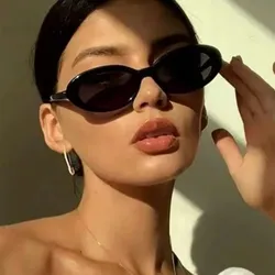 Gafas de sol ovaladas negras