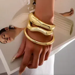 Pulseras rígidas doradas