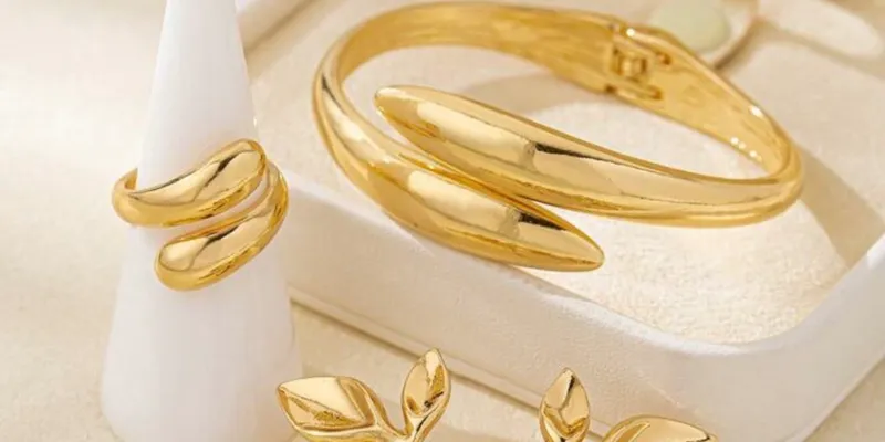 Set de joyería dorada